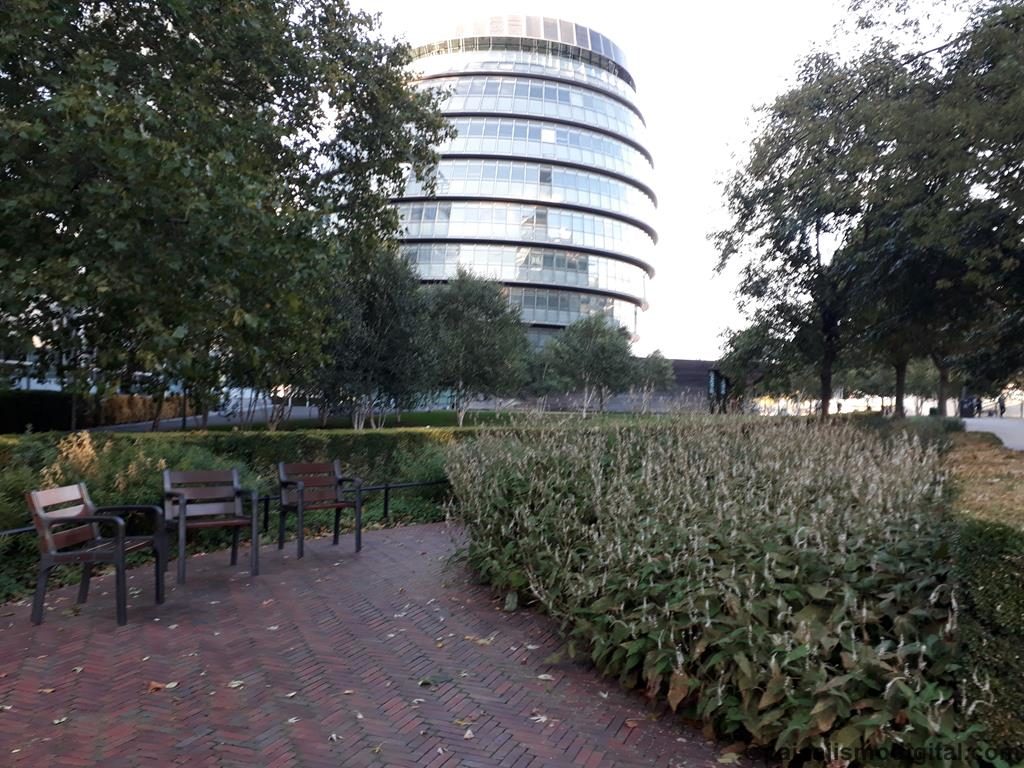 Potters Fields Park