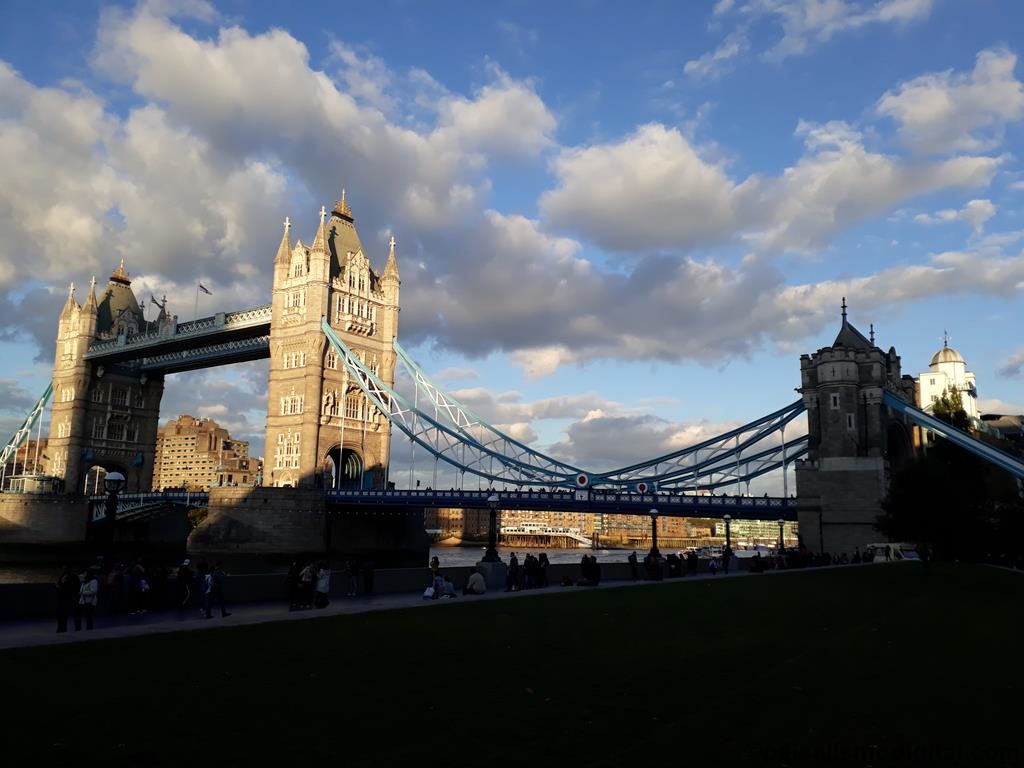 Potters Fields Park