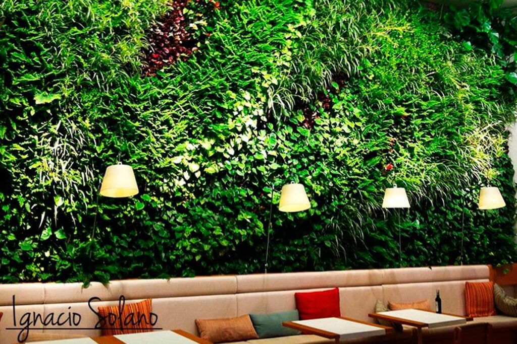 El jardín vertical interior de Ignacio Solano - Restaurante, Madrid El jardín vertical interior de Ignacio Solano - Restaurante, Madrid