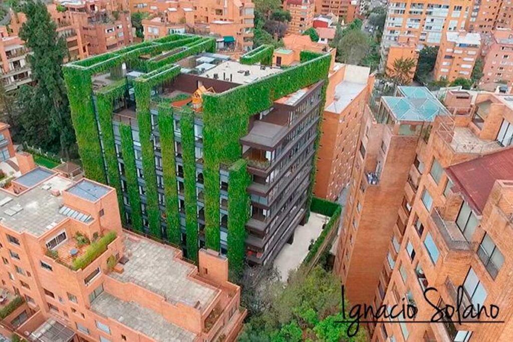 Los jardines verticales más impresionantes del mundo (Edificio Santalaia) Los jardines verticales más impresionantes del mundo (Edificio Santalaia)