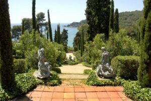 jardin-botanico-santa-clotilde-escalera-de-sirenas
